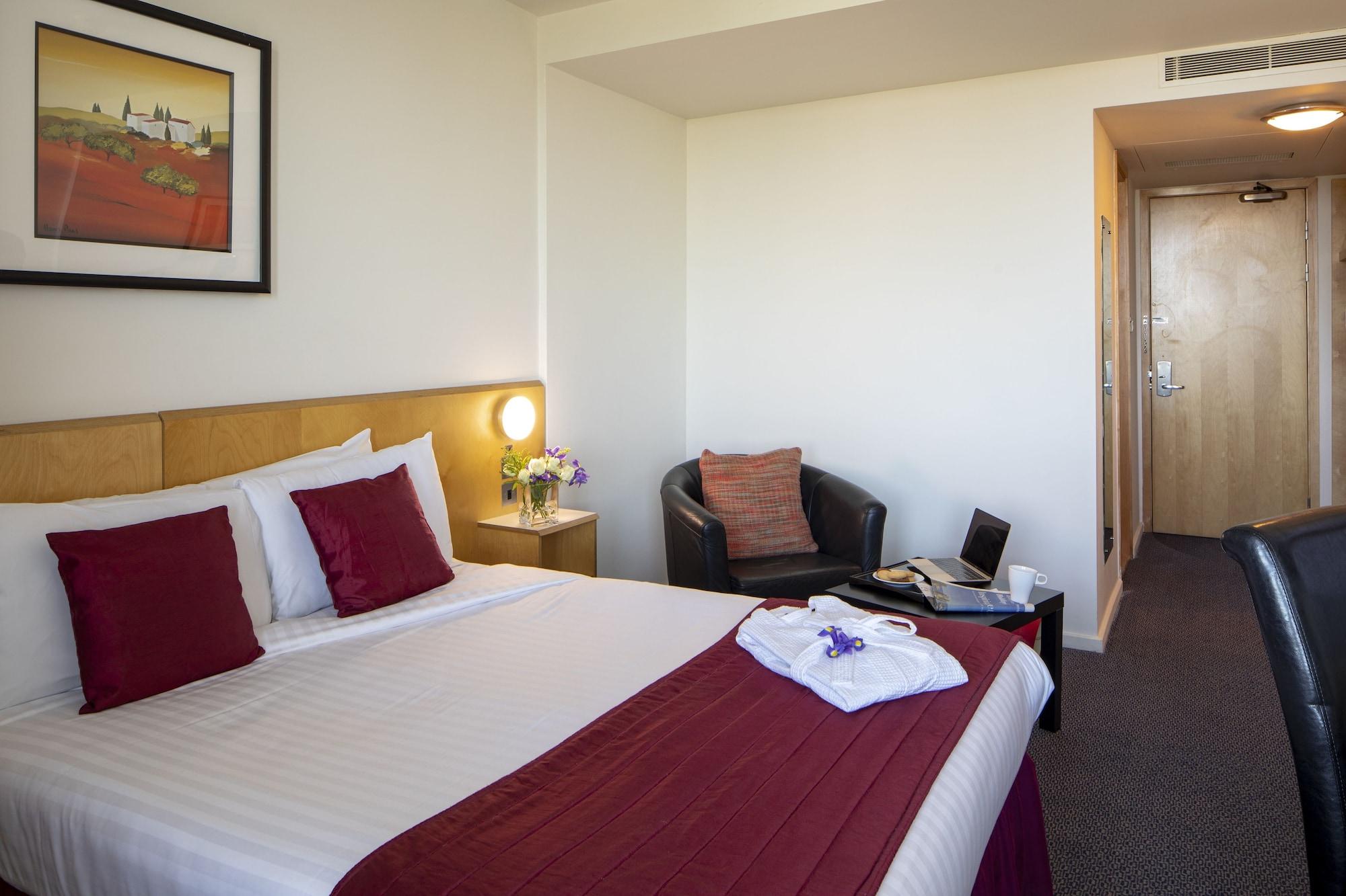 St Giles Heathrow - A St Giles Hotel Feltham Exteriér fotografie