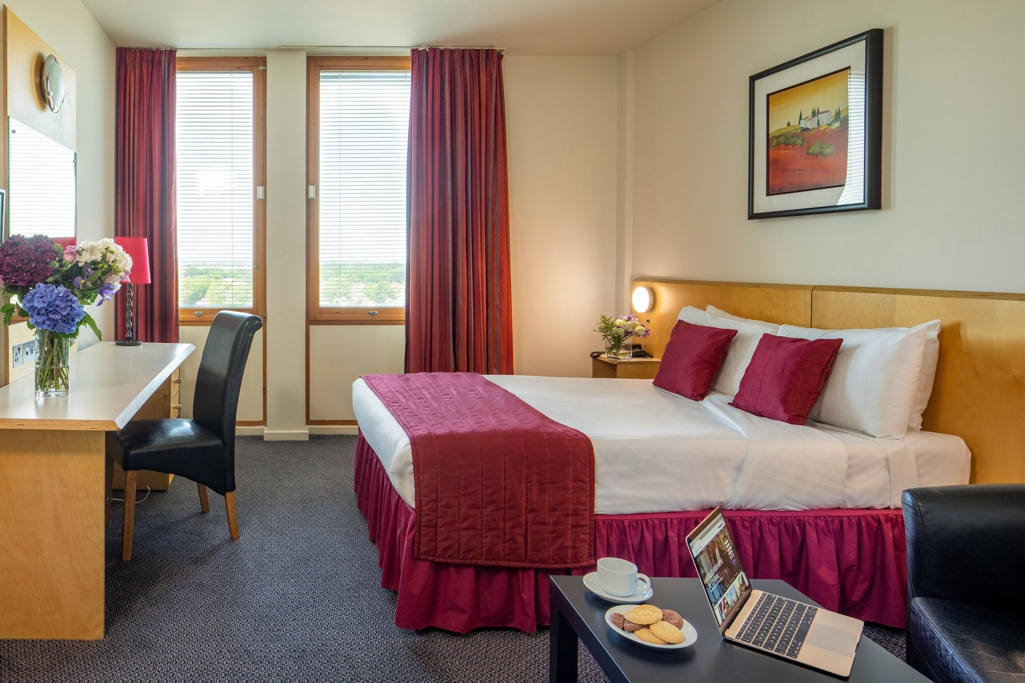 St Giles Heathrow - A St Giles Hotel Feltham Exteriér fotografie